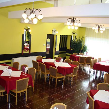 Lazar Pension & Restaurant Gheorgheni  Buitenkant foto