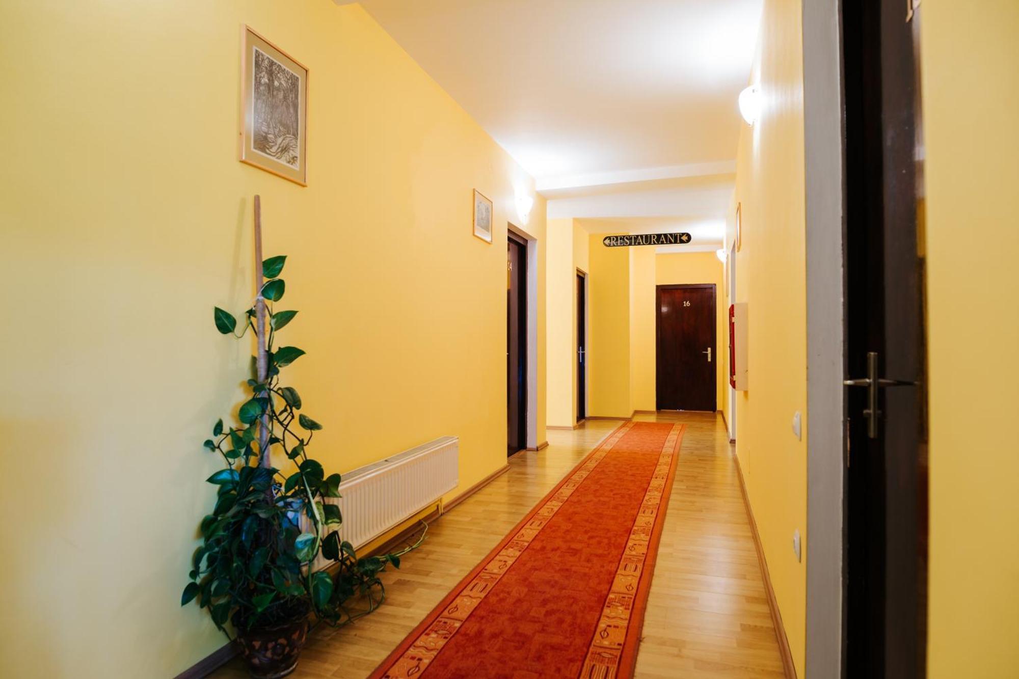 Lazar Pension & Restaurant Gheorgheni  Buitenkant foto