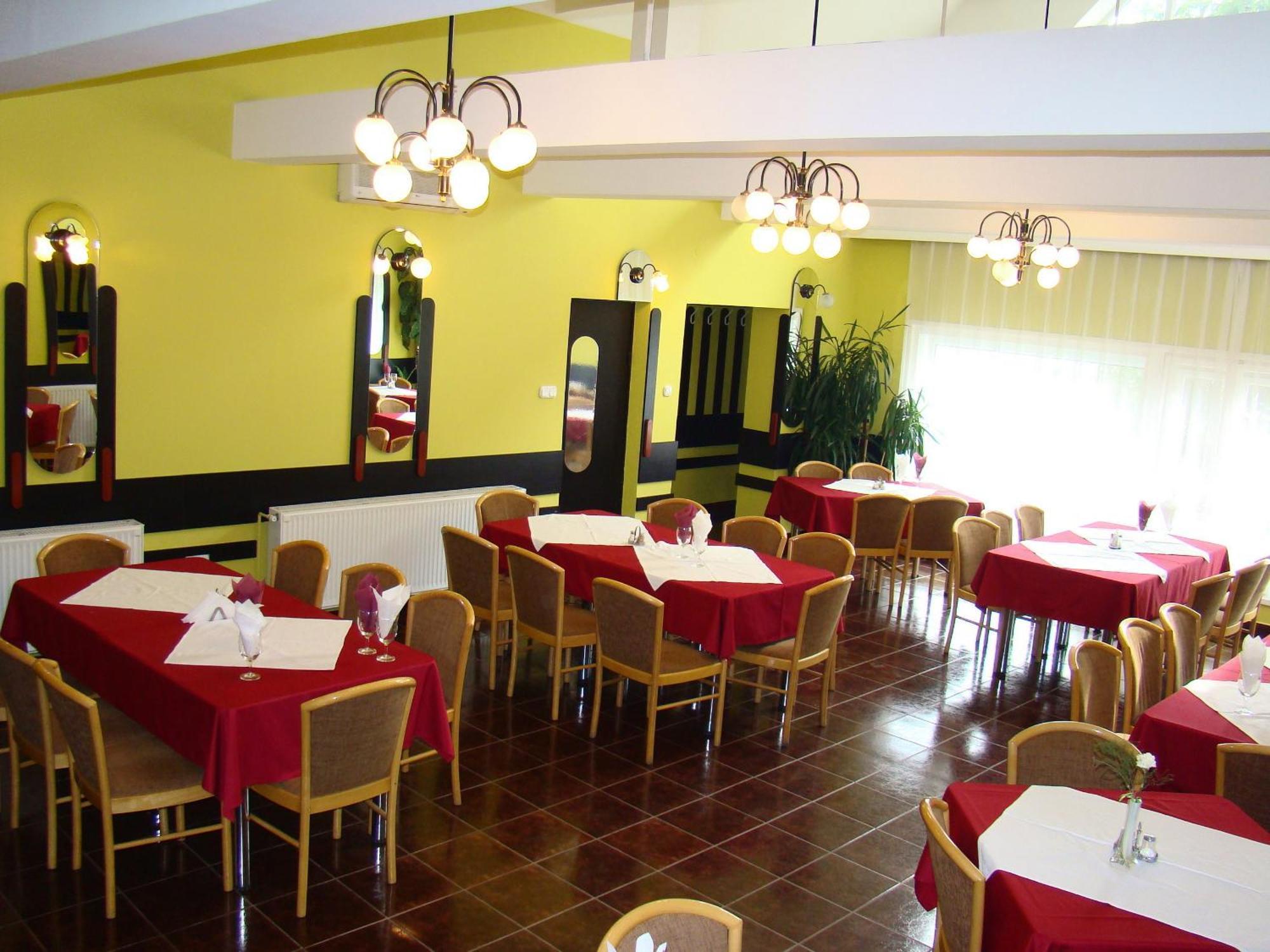 Lazar Pension & Restaurant Gheorgheni  Buitenkant foto