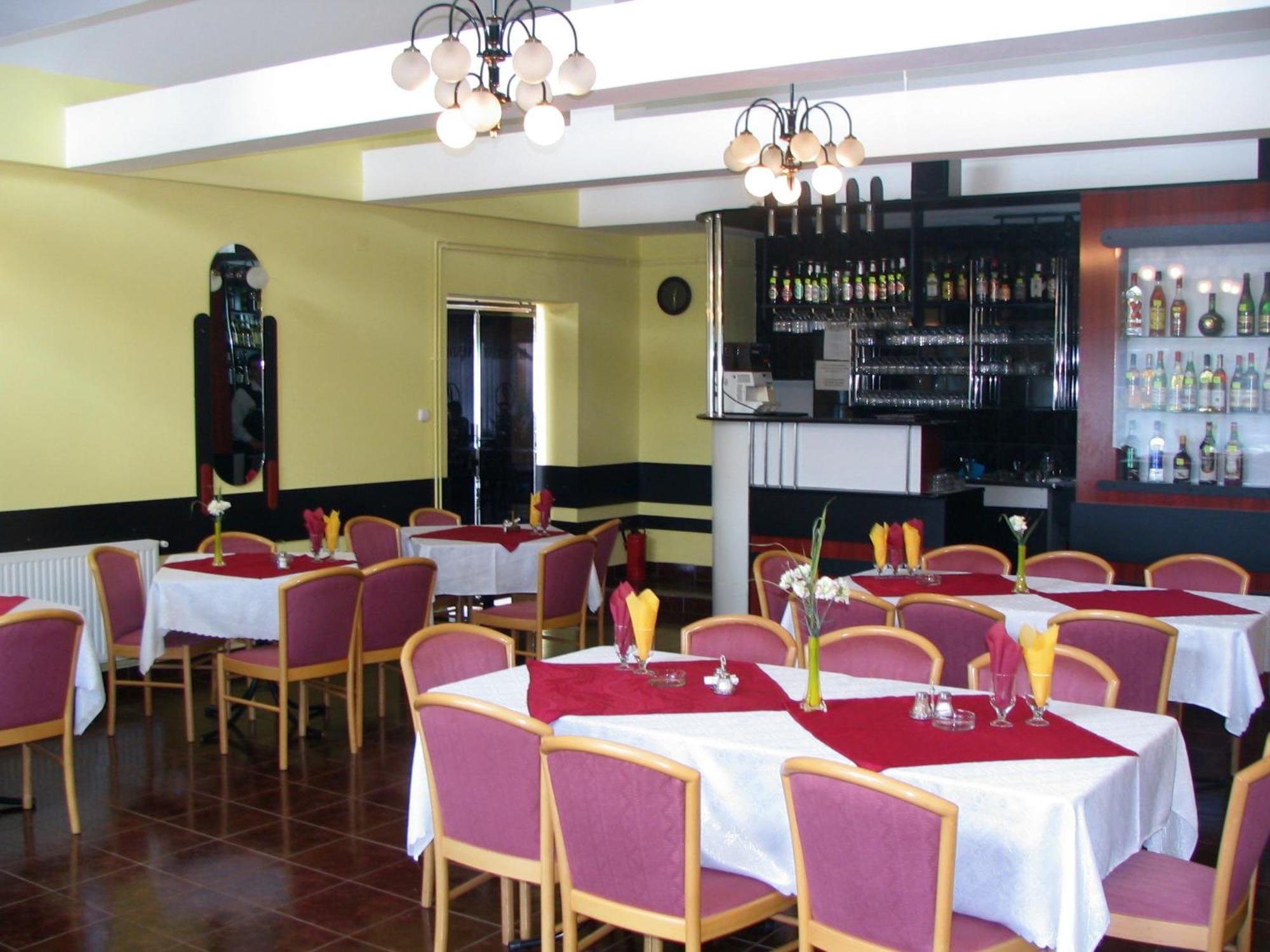 Lazar Pension & Restaurant Gheorgheni  Buitenkant foto