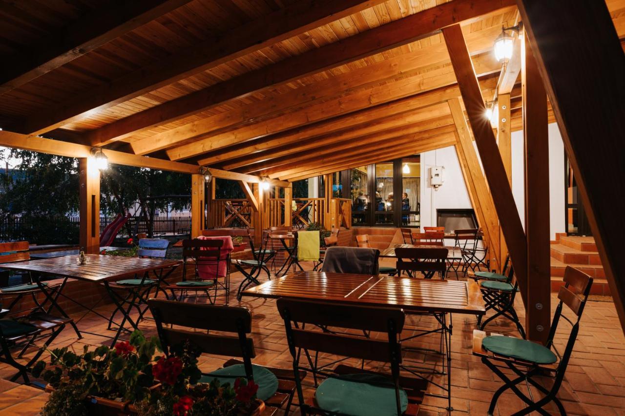 Lazar Pension & Restaurant Gheorgheni  Buitenkant foto